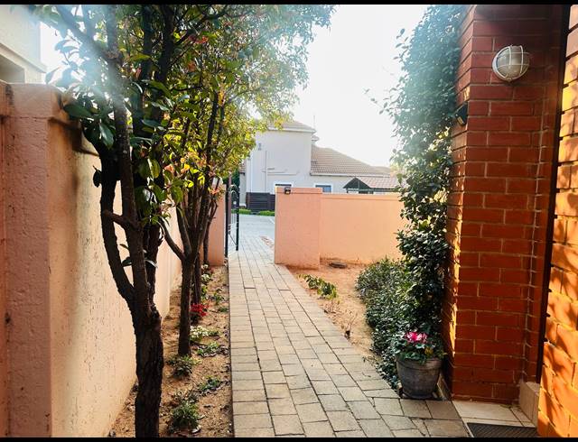 2 BEDROOM TOWNHOUSE TO LET IN BROADACRES